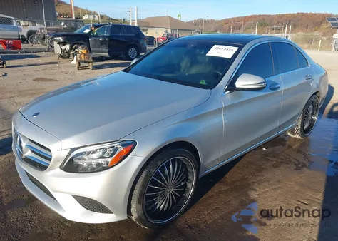 2019 Mercedes-Benz C 300 4Matic z USA, uszkodzony, nr VIN 55SWF8EB9KU300317